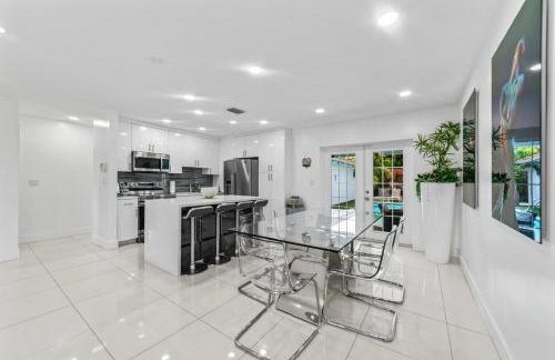 Luxury Vacation House in Miami’s Center! - Photo 8