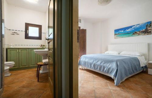 Villa a 300 Mt. dal Mare (Magaggiari) con campo da tennis - Foto 14