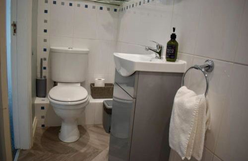 8min to City, Hot Tub House, Fire Pit, Free Parking - Foto 23