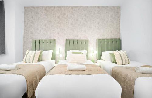 Stylish Five Bedroom House - Parking - Terrace - Fast Wi-Fi 974P - Foto 15