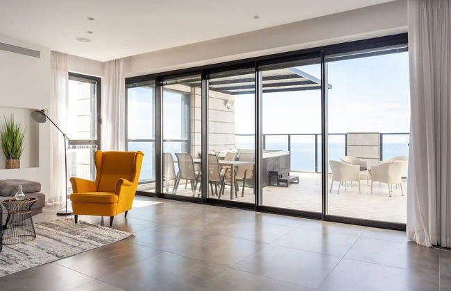 Luxury Penthouse on High Floor with Hot Tub - Foto 16