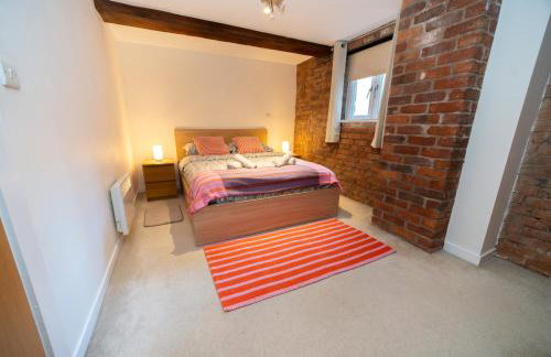 Rustic 2BR Loft Exposed Brick & Beams - Foto 2