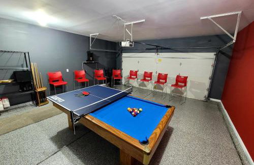 Cedar Getaway - Hot Tub, Private Sauna, Pool-Pong! - Foto 17