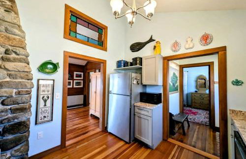 Picturesque Waterfront Cottage with Waterfall Views, Fireplace & Deck, Near Acadia National Park in Gouldsboro, Maine - Foto 24