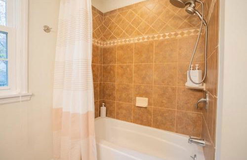 Fire pit - 6 Min to North Hills - Screened Porch - Foto 27