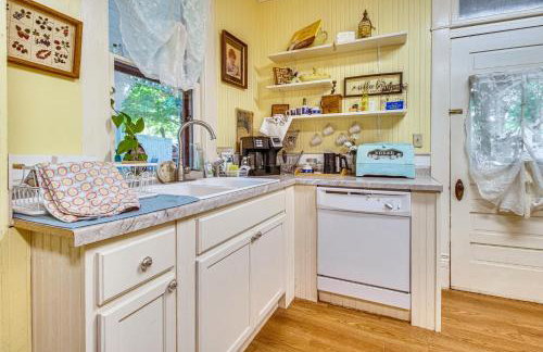 Creekfront Yellville Manor with Parlors and Fire Pit! - Foto 8