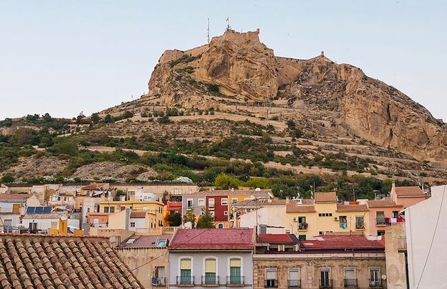 Explore o antigo centro da cidade de Alicante a pé - Foto 2