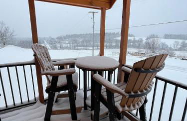 Private Luxury Log Cabin in the Endless Mountains, Firepit, Farm Charm - Foto 10