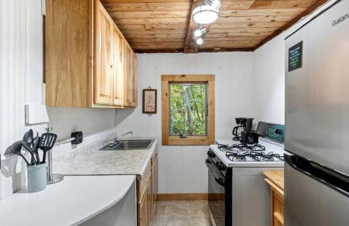 Charming Cabin in the Trees for a Getaway near Hanover, New Hampshire - Foto 10