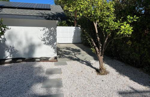 Brand new private one bed one bath home with private parking for 2 - Foto 14