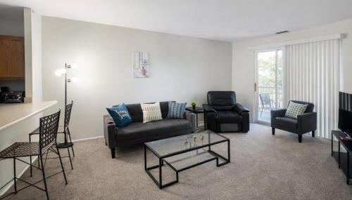 Freshly Renovated 2BR2BA Apt Walk-In Closet - Photo 1
