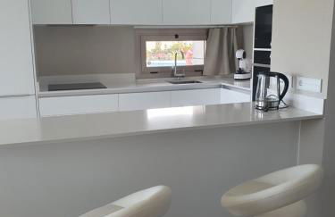 Luxury beachfront apartment with pool, sauna, fitness and gym in province Malaga, Andalusia - Photo 14