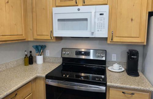 Condo with Sauna & Fitness Center, Extended Stay Savings - Foto 11