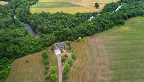 Riverfront Bliss in Rice Lake Deck, Grill and Hike! - Foto 2