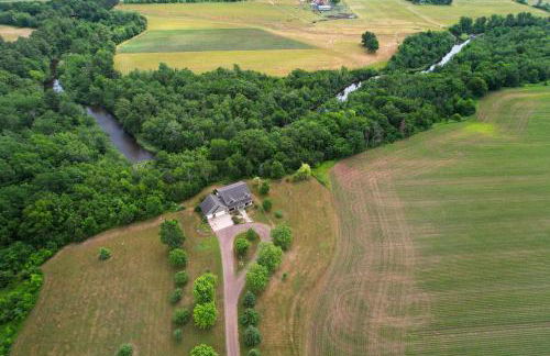 Riverfront Bliss in Rice Lake Deck, Grill and Hike! - Foto 2