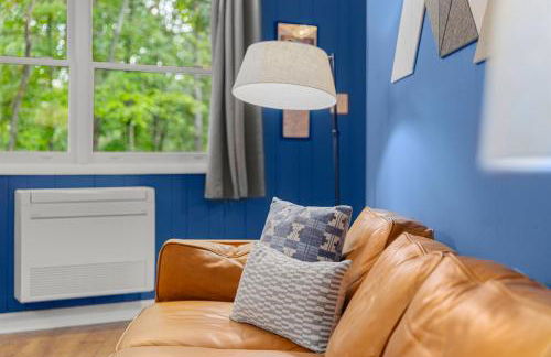 Fun & Funky Asheville Home with Pool Table, Darts - Foto 8