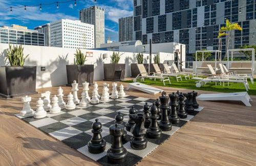 Miami Magic Vibrant 2 Bedroom with Free Parking - Photo 30