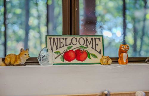 Fox Hollow - Hot Tub, Wifi, Pet Friendly, Screen Porch, Deck, Recreation Center, Pool Access, Golf Nearby, Hiking, Grill, Fireplace, King Bed - Foto 5