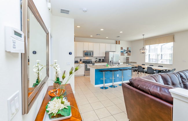 Fantastic Townhome with Pvt Pool and Lake view near Disney by RedAwning - Foto 9