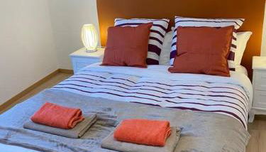 Grand F4 de 71m2 pour 6 personnes en plein centre ville Arpajon - Foto 4