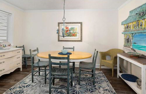 Relaxing Lakeview Stay Near Beach w Pool - Foto 21