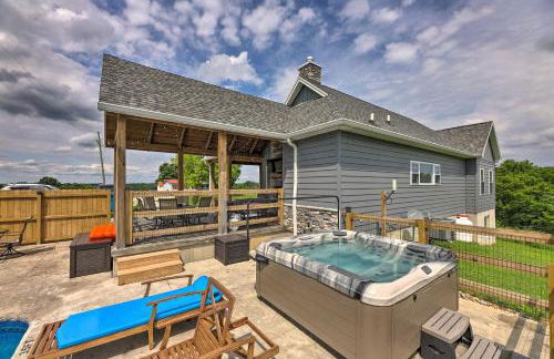 Chic Williamstown Retreat with Pool and Hot Tub! - Foto 38