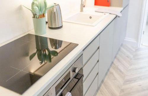 Bright & Airy 2BD - 10 mins walk to Chelt Centre! - Photo 44