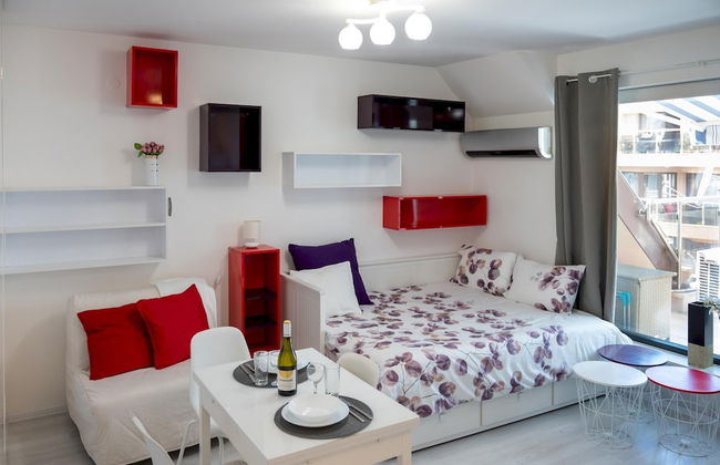 Colorful Studio With Balcony - Free Parking - Foto 5