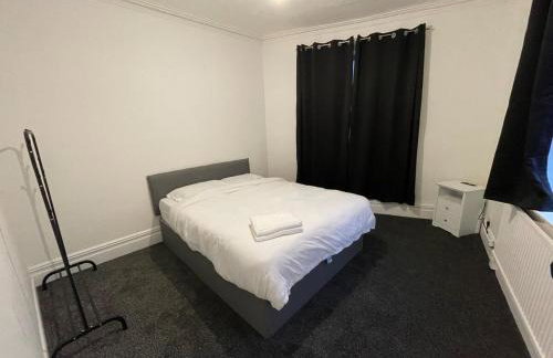 Modern Five Bed Long Stays and Contractors Welcome - Foto 10