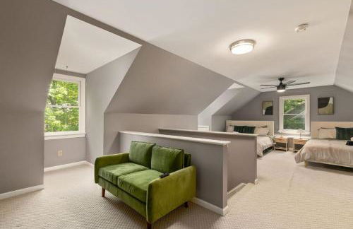 The Greensboro Manor HotTub FirePit Basketball 15 Min To Sedgefield CC - Photo 57