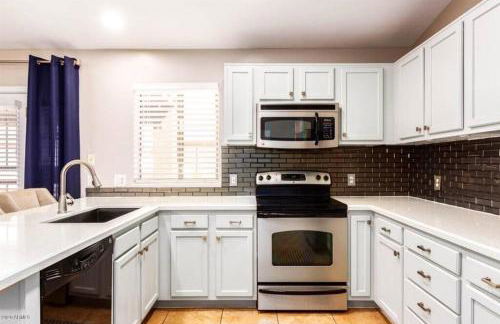 Cozy spacious house, pool heater, spa, firepit - Foto 4