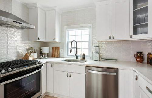 Bright and Stylish Historic Grant Park Retreat - Photo 22