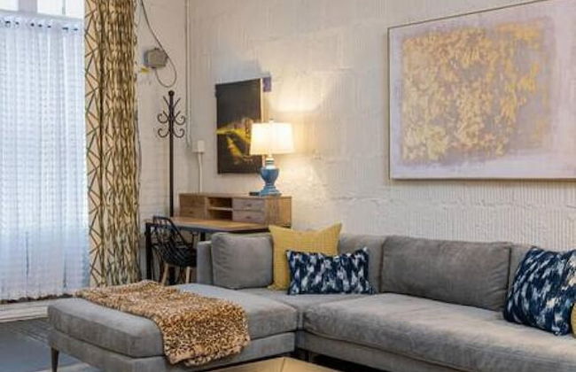 Elegant Edgy Loft on Historic Alley Parking - Foto 48