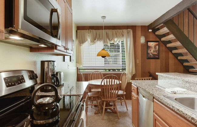 Enjoy Forest Views Retreat at Kingswood Village! - Photo 6