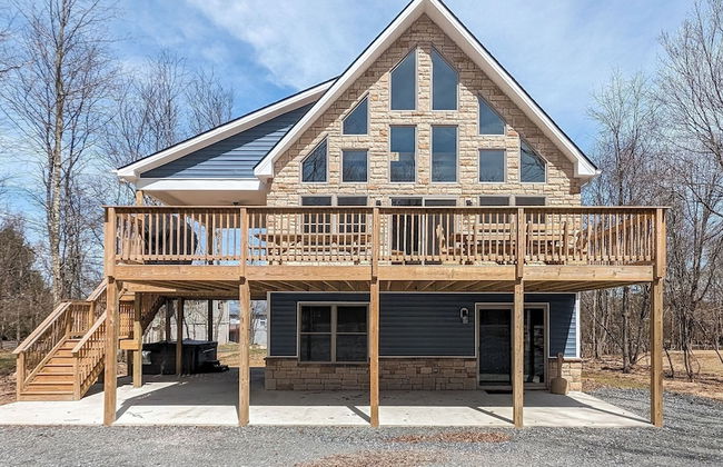 Bluejay Getaway by Avantstay Private Lake Cabin Hot Tub + Game Room Walk to Lake - Foto 1