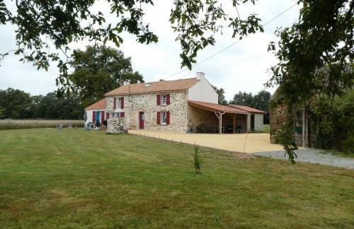 Maison rénovée en pleine campagne avec terrain, terrasse et équipements familiaux - FR-1-426-157 - Foto 9
