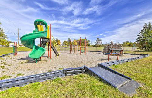 Newcomb Retreat with Mountain Views and Fire Pit! - Foto 37