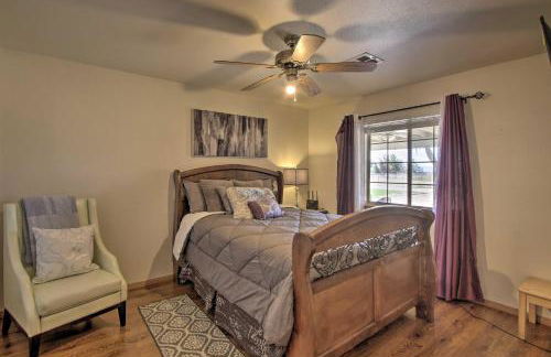 Spacious Lancaster Family Ranch - BBQ and Patio - Foto 13