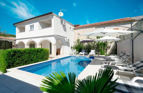 Villa Martin - Countryside Retreat with Pool & Pavilion - Foto 1