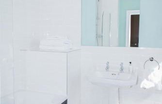 Balmeadowside Farmhouse with Hot Tub - Foto 8