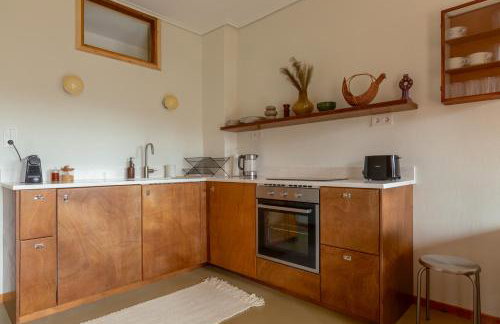 VYTINA LOFTS - Cozy 2-Level Loft Apartments with Fireplace & Mountain Views - Photo 33