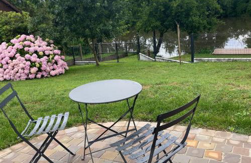 Chalet cosy à La Flèche avec terrasse et vue rivière - FR-1-410-424 - Photo 9