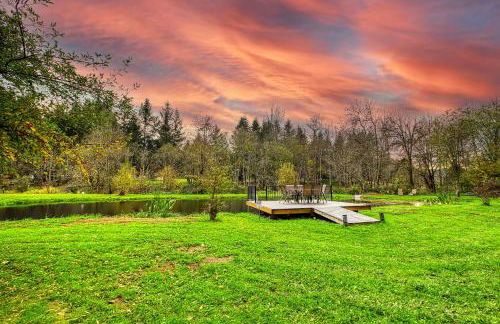 4-Bedroom Chateau in Southern Washington- Luxurious Retreat with Pond & Creek - Foto 1