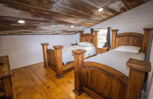 Ozark Escape - Hot Tub Mountain Views and Near Buffalo River - Photo 14