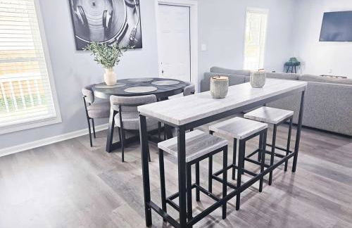 5 Min to Elon - In Unit Washer and Dryer - Fast Wi-Fi - Foto 25