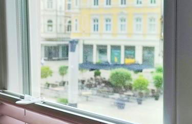 Flair Apartments 'FACHWERK & FLAIR' - Altstadt-Apartment 78 qm für Urlaub oder Geschäftsreise, Innenstadtlage, ruhig, modern, 900 m Bahnhof, 24 Std Check-in, WLAN, Streaming, Küche, Regendusche, 2 x Doppelbett, direkt am neuen Markt in der Altstadt - Foto 20