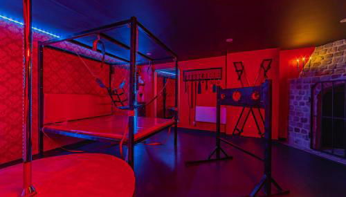 Playroom XXL Loft LOVE Room avec Espace spa Terrasse vue sur les toits Salle de jeux pour adultes Libourne centre 10 min de St Emilion Proche Bordeaux - Foto 2