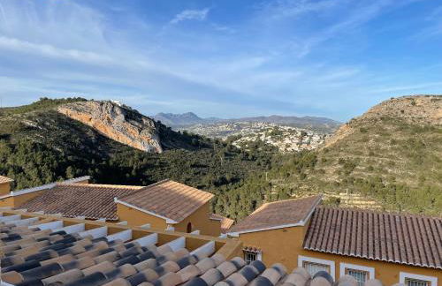 Tranquility, sun, breathtaking views & 7 minutes drive to sea - Foto 3