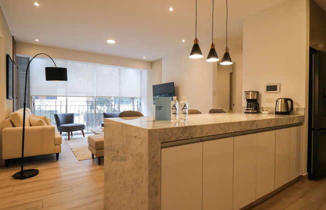 w Charming 2BR w Balcony in Miraflores - Photo 4