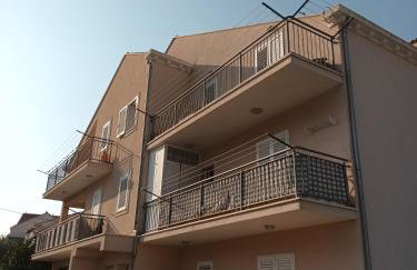 Apartman Sofia za 3 s parking blizu centra - Photo 2